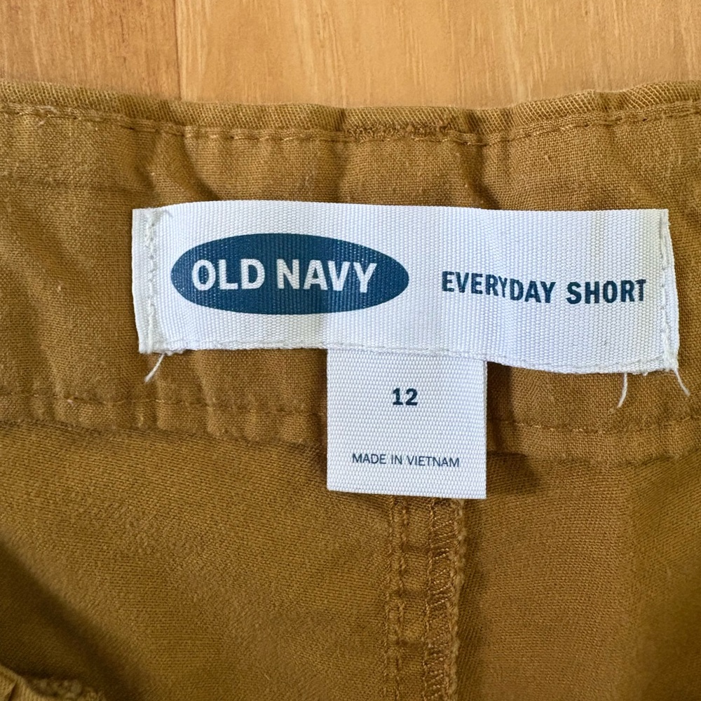 Old Navy Women's Brown Cargo Shorts - Picture 2 of 4